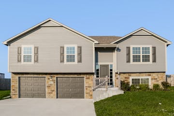 19122 Corbyn Ln Smithville, MO 64089